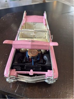 Maisto 1959 Pink Cadillac Eldorado Biarritz Special Edition 1/18 Scale Diecast